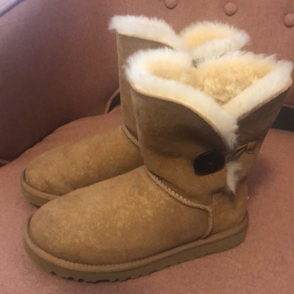 Bailey Button Chestnut Uggs Women’s Size 5/Kids 3